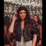 Ihana Dhillon Instagram - Some colourful moments of this beautiful colourful song 🥰 #lakktunutunu 💃💃 Out now :- https://youtu.be/iVCwnLhQVoc #jepaisaboldahunda In cinema’s - 23rd feb 😍 @hardeepgrewalofficial @manpreetbrar_official @irajdhaliwal @mintukapa_90 @je_paisa_bolda_hunda @ihanadhillonmovies #ihanadhillonmovies