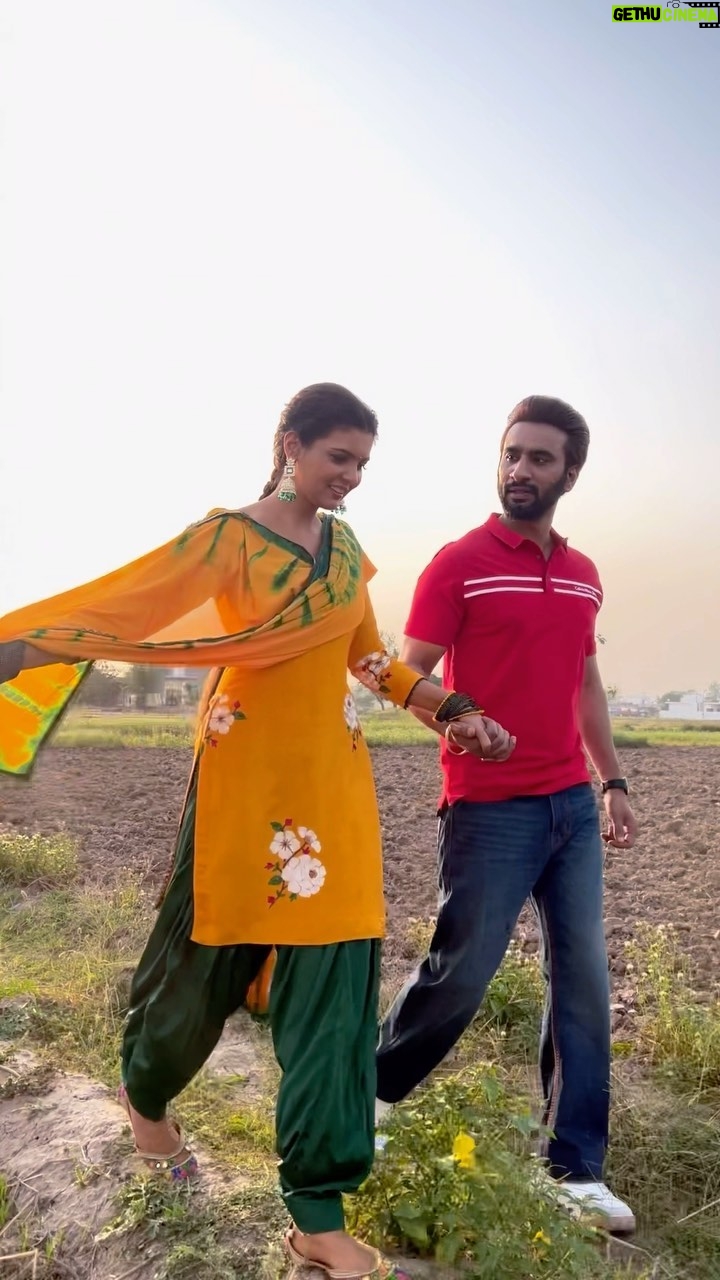 Ihana Dhillon Instagram - “Aa ja “ Is out now @tseriesapnapunjabofficial 😍🥰 #jepaisanoldahunda In cinemas - 23rd feb 🙌 @hardeepgrewalofficial @mintukapa_90 @irajdhaliwal @manpreetbrar_official @rr.records.official @malkitrauni @parteekvadhera #ihanadhillonmovies #i̇hanadhillon #hardeepgrewal