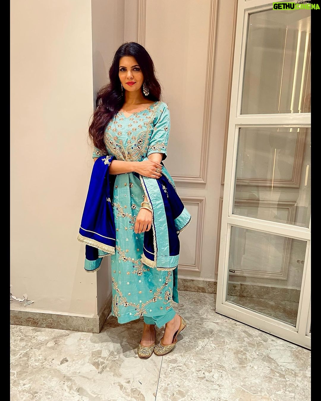 Ihana Dhillon Instagram - If indeed you must be candid , be candid beautifully 🥰 @rangpunjabofficial Outfit :- @crystal_by_harman_ MUA and Styling :- Me 😊