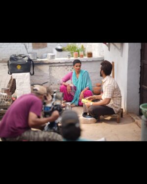 Ihana Dhillon Instagram - Rani kehndi:- Ginde jadon takk tusi mainu “ JE PAISA BOLDA HUNDA “ da trailer nahi dikhayoge main roti nahi pakayoni 😡😣 

Ginda :- Rani trailer 5th feb nu aa reha hai @rr.records.official te swere 10 bje … uss din aapan saraa kam chad ke ekathe bai ke trailer dikhange . 
#moodofgindaandrani
#je paisa bolda hunda 
In cinemas - 23rd feb 😍 
@hardeepgrewalofficial @mintukapa_90 @irajdhaliwal @malkitrauni @manpreetbrar_official @ihanadhillonmovies @je_paisa_bolda_hunda 
#ihanadhillonmovies