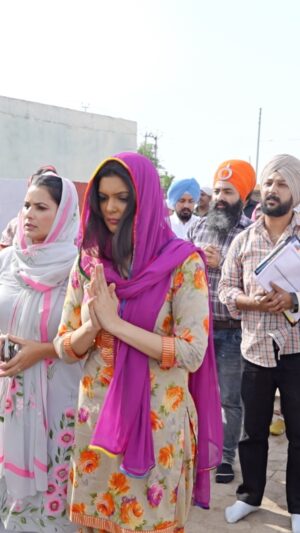 Ihana Dhillon Instagram - Some glimpse of our journey 😊 
And big thanks to my team and all Co-artist who made this dream come true 🙏 🥰 
Waheguru 🙏🙏 
#jepaisaboldahunda 
Releasing:- 
23rd February 
@Ihanadhillonmovies
@hardeepgrewalofficial @manpreetbrar_official @mintukapa_90 @irajdhaliwal @parteekvadhera @sukhwinderrajbutter @malkeetrauni @dhurijaggi @jaspreetdhillonofficial @jashanjitgosha @pateelaji786
@azeez.siddiqui.1
@hrprt_dhlln
@amansidhu.10
@bhinditolawaal
@devsinghji
@rajinderkumargagahar
@itsguriidhaliwal
@jatindersingh811 @rommyarts 
@chauhanasmita @mandeepsaklani 
@ranjivsinglaofficial
@rr.records.official
@inderbandal457
@chanmusica
@editor_krishna_rodge
@harmanranitatt
@urshashmatsultana
@jugraj_saggu
@rguruofficial
@pramod_thakur7
@pixel_d_studios @expertentertainmentspvt
#ihanadhillonmovies