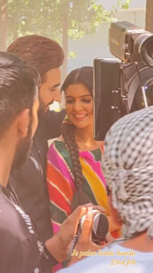 Ihana Dhillon Instagram - #bts 
#jepaisaboldahunda de bts da sirf teaser hai eh 😊 
What lovely moments to share with you guys 🥰 
Much love to my lovely and hard working team 🤗 
@hardeepgrewalofficial @manpreetbrar_official @mintukapa_90 @irajdhaliwal @malkeetrauni @dhurijaggi @sukhwinderrajbuttar 
#ihanadhillonmovies
#23rdfeb 
#jepaisaboldahunda #punjabimovies