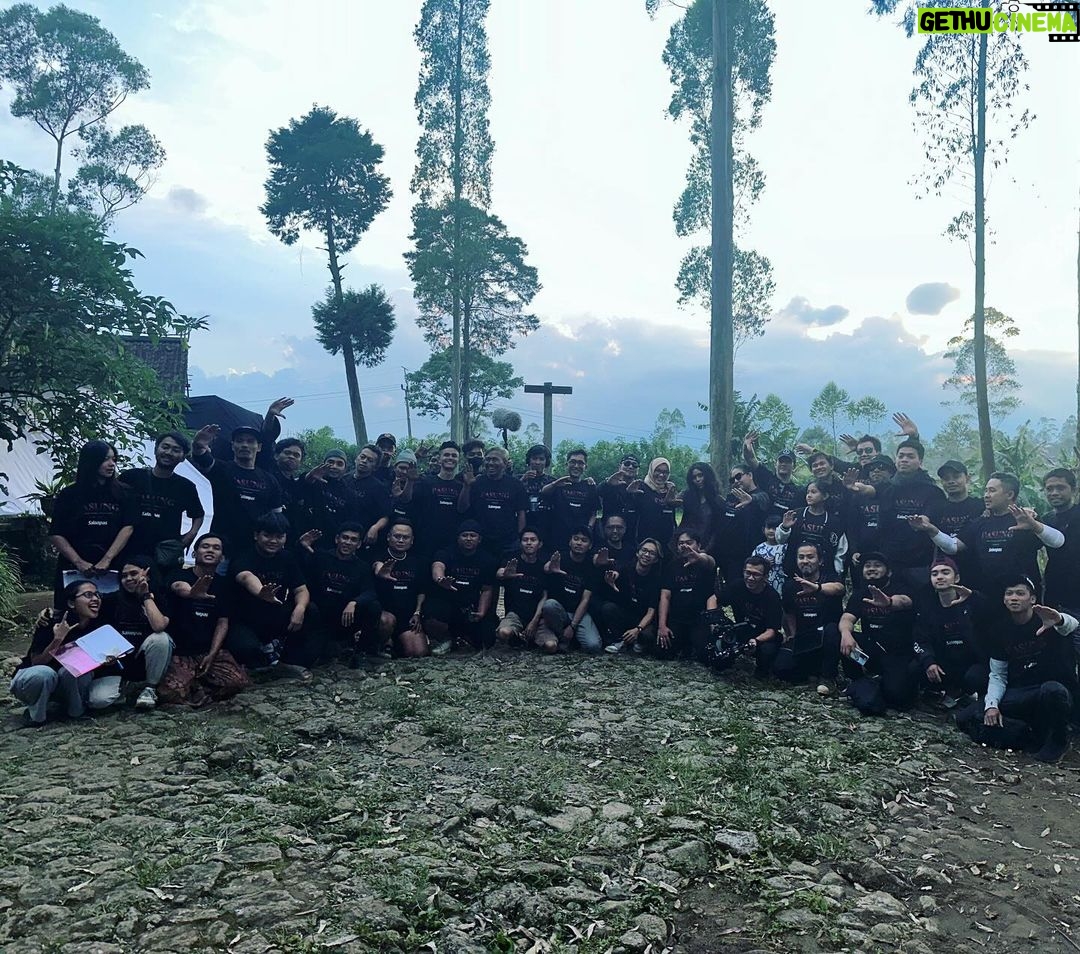 Iko Uwais Instagram - coming soon #shortmoviepasung by @uwaispictures directed by @ramadhan_ruswadi π₯ Terima kasih semua atas semangat nya..kalian keren..Bismillah ππ»πͺπ»π«Άπ»β€οΈ Rumah Pengabdi Setan