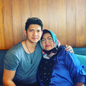 Iko Uwais Instagram - Happy birthday mom.
I love you the Most.❤️