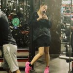 Iko Uwais Instagram - Burn Burn Burn baby 🔥💪🏻😎❤️ #gymtime #songongsquad💪 #trainedbyhp❤️72 #coupleworkout #reloadfamily #theuwais👨‍👩‍👧‍👧 #healthylifestyle Reload by HP