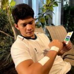 Iko Uwais Instagram - Kemenangan kemarin adalah tantangan yang udah gue lewati bersama tim dengan baik, hari ini cuma @salonpas.id yang bisa selesaikan masalah pegel-pegel gue dengan baik. #HangatnyaTakBisaLepas #SalonpasKoyo #menolakpegal