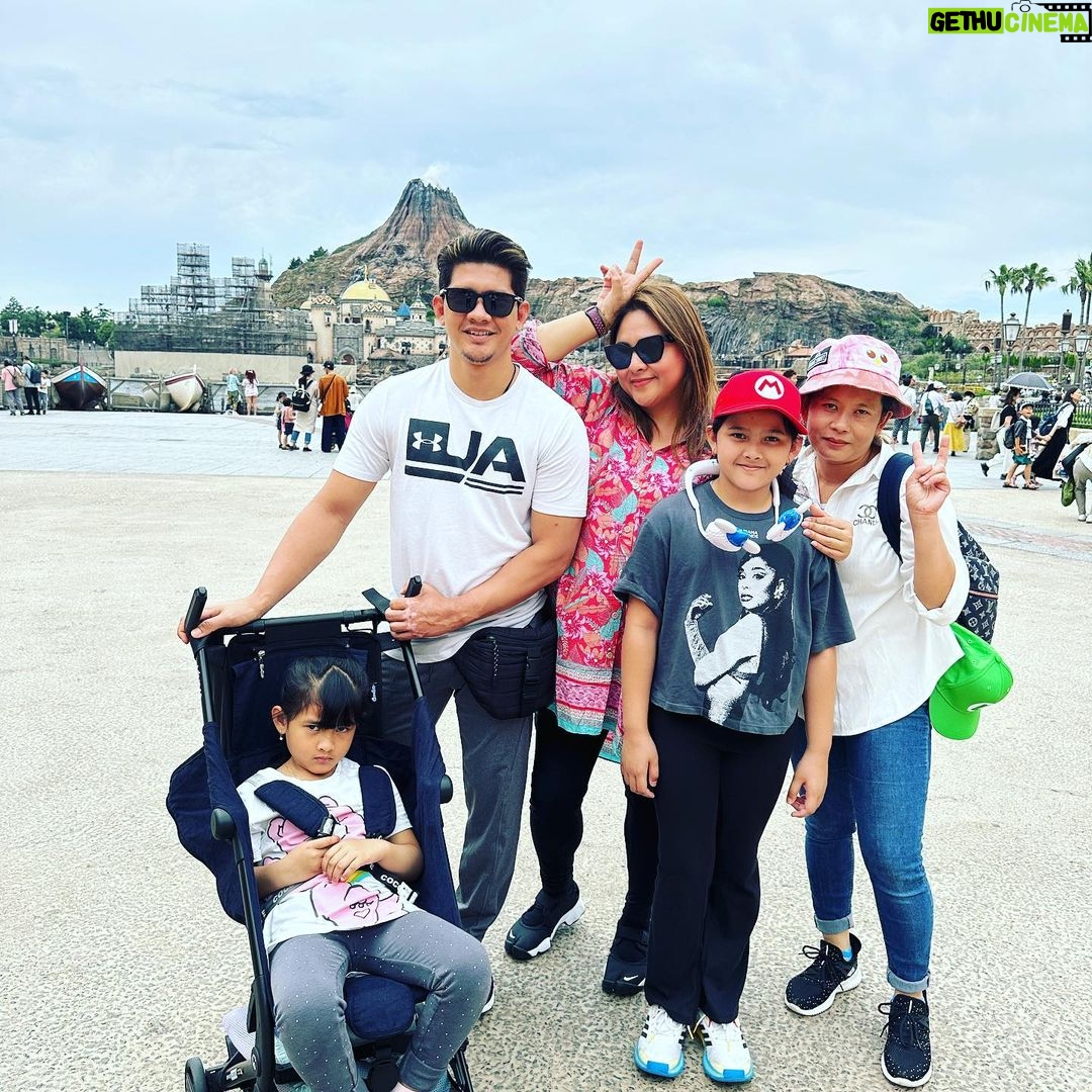 Iko Uwais Instagram - Tokyo Disney Sea π³οΈβ΅οΈπ’π‘πβ€οΈ #theuwaisπ¨βπ©βπ§βπ§ #theuwaisvacation #theuwaisjapantrip #tokyodisneysea Tokyo DisneySea