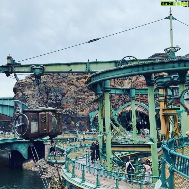 Iko Uwais Instagram - Tokyo Disney Sea π³οΈβ΅οΈπ’π‘πβ€οΈ #theuwaisπ¨βπ©βπ§βπ§ #theuwaisvacation #theuwaisjapantrip #tokyodisneysea Tokyo DisneySea