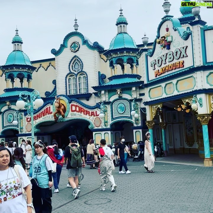 Iko Uwais Instagram - Tokyo Disney Sea π³οΈβ΅οΈπ’π‘πβ€οΈ #theuwaisπ¨βπ©βπ§βπ§ #theuwaisvacation #theuwaisjapantrip #tokyodisneysea Tokyo DisneySea