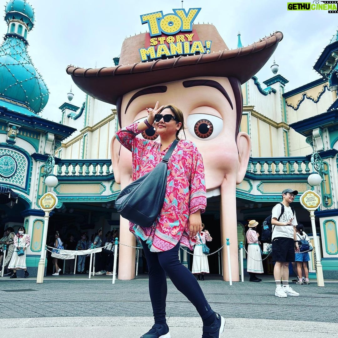 Iko Uwais Instagram - Tokyo Disney Sea π³οΈβ΅οΈπ’π‘πβ€οΈ #theuwaisπ¨βπ©βπ§βπ§ #theuwaisvacation #theuwaisjapantrip #tokyodisneysea Tokyo DisneySea