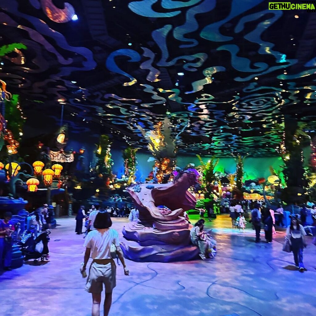 Iko Uwais Instagram - Tokyo Disney Sea 🛳️⛵️🎢🎡🌊❤️ #theuwais👨‍👩‍👧‍👧 #theuwaisvacation #theuwaisjapantrip #tokyodisneysea Tokyo DisneySea