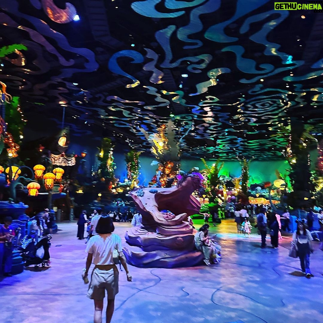 Iko Uwais Instagram - Tokyo Disney Sea π³οΈβ΅οΈπ’π‘πβ€οΈ #theuwaisπ¨βπ©βπ§βπ§ #theuwaisvacation #theuwaisjapantrip #tokyodisneysea Tokyo DisneySea