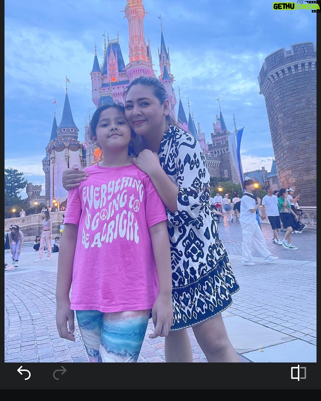 Iko Uwais - 19.8K Likes - the Happiest place on earth - 42*🥵🏰🎡🎠🎢 #theuwais👨👩👧👧 #theuwaisvacation #theuwaisjapantrip #ikouwais #audyuwais #audyitem #disneylandjapan