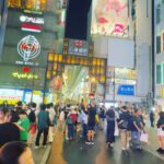 Iko Uwais Instagram - oyasumi Osaka 😍🇯🇵 #theuwais👨‍👩‍👧‍👧 #theuwaisvacation #theuwaisjapantrip #dotonbori #japan Dotonbori Osaka