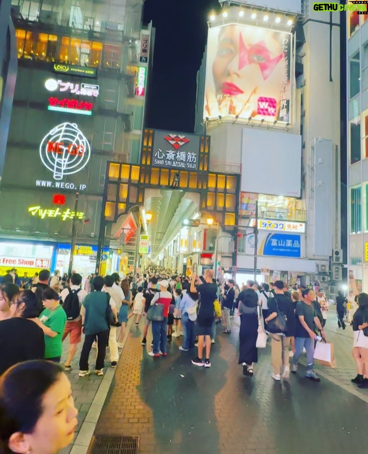 Iko Uwais Instagram - oyasumi Osaka ππ―π΅ #theuwaisπ¨βπ©βπ§βπ§ #theuwaisvacation #theuwaisjapantrip #dotonbori #japan Dotonbori Osaka