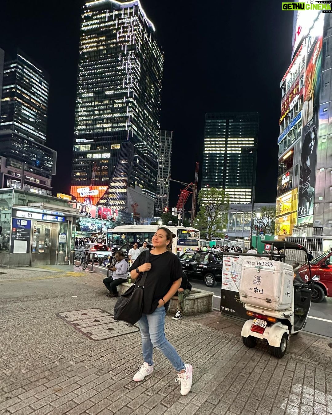 Iko Uwais Instagram - cardio time 🤪🏃🏻♀️ 🇯🇵style 🥷🏻🌟 #theuwais👨👩👧👧 #theuwaisjapantrip #harajuku #shibuya Shibuya Crossing, Tokyo 渋谷区