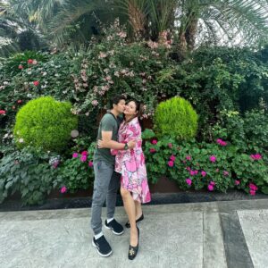 Iko Uwais Instagram - kiss💋 #theuwais👨‍👩‍👧‍👧
