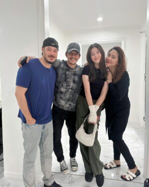 Iko Uwais Instagram - mamiiii @nafaurbach anak mu makin gede makin cantik ini kayak mamanya ya ampuunnn 😍❤️💋seneng deh ketemu lg😊