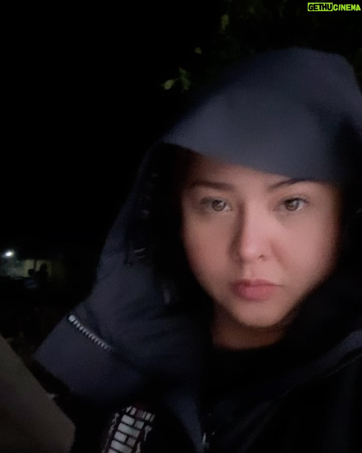 Iko Uwais Instagram - dingin..dingin..peluk 🥰🥶💜 #freezingtogether❄️