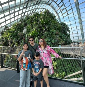 Iko Uwais Instagram - the UWAIS 👨‍👩‍👧‍👧singapore 2023 🌸 #theuwais👨‍👩‍👧‍👧 #theuwaisvacation #singapore #ikouwais #audyitem #audyuwais
