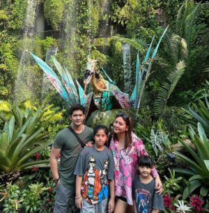 Iko Uwais Instagram - the UWAIS 👨‍👩‍👧‍👧singapore 2023 🌸 #theuwais👨‍👩‍👧‍👧 #theuwaisvacation #singapore #ikouwais #audyitem #audyuwais