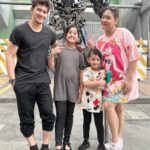 Iko Uwais Instagram - the UWAIS 👨‍👩‍👧‍👧singapore 2023 🌸 #theuwais👨‍👩‍👧‍👧 #theuwaisvacation #singapore #ikouwais #audyitem #audyuwais Singapore