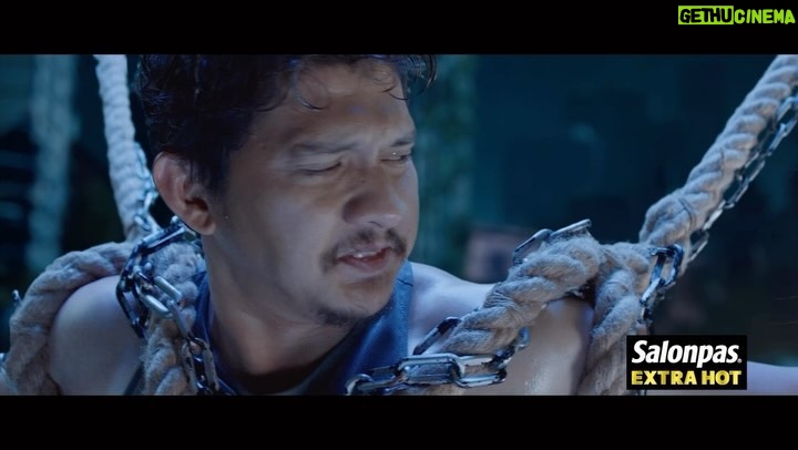 Iko Uwais Instagram - NAH INI NIH YANG GUE CARI, Salonpas Extra HOT!#LebihPanas Dengan 3x Ekstrak CABAI! π₯π₯ Tempel bentar aja, nyeri otot berlebih Lo langsung ilangggg!!! Gas cobain sensasi #lebihpanas π₯π₯ #Salonpas #MenolakPegal