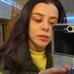 Ilayda Alişan Instagram - Gülaysem ile acayyip yoruldugumuz bir haftanin ardindan.. bu aksam #AtesKuslari cidden bi harika😋❤️‍🔥 @ateskuslariatv