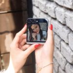 Ilayda Alişan Instagram - Merhaba! Ben de uzun süredir bu anı bekliyordum ve sonunda o gün geldi çattı! Sizinle paylaşabileceğim bu yenilik beni inanılmaz heyecanlandırıyor 😍 Birbirinden güzel özellikleri olan #GalaxyZFlip5'i deneyimleyip kurcalamak için sabırsızlanıyorum. Katlanabilir oluşu, çekeceğim fotoğraf ve videolar konusunda bende en çok merak uyandıran özelliklerinden. Telefonum yanımdayken her anı sizinle paylaşmak çok keyifli ve güzel olacak! 🤍 #TeamGalaxy #withGalaxy @samsungturkiye #SeninGibisiYok #işbirliği