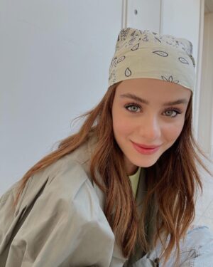 Ilayda Alişan Instagram - Sarışın bir #tb 💛