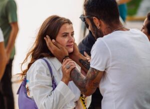 Ilayda Alişan Instagram - Hocam ne zor veda etmek. Gözündeki her bir parıltıya, kalbine, öğrettiklerine, her sabah sıcacık yüreğinle kucaklayışına ne çok teşekkür sığar. Şimdi de ben kocaman kucaklıyorum seni sevgimle. Yolun açık olsun. ve 🚀