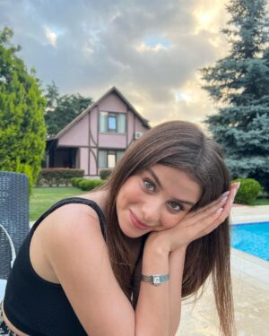 Ilayda Alişan Instagram - Sürpriz sonlu🥲