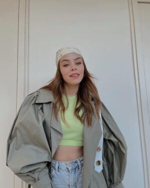 Ilayda Alişan Instagram - Sarışın bir #tb 💛