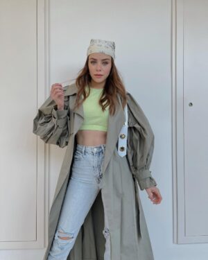 Ilayda Alişan Instagram - Sarışın bir #tb 💛