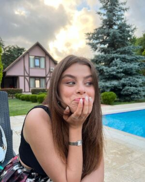 Ilayda Alişan Instagram - Sürpriz sonlu🥲
