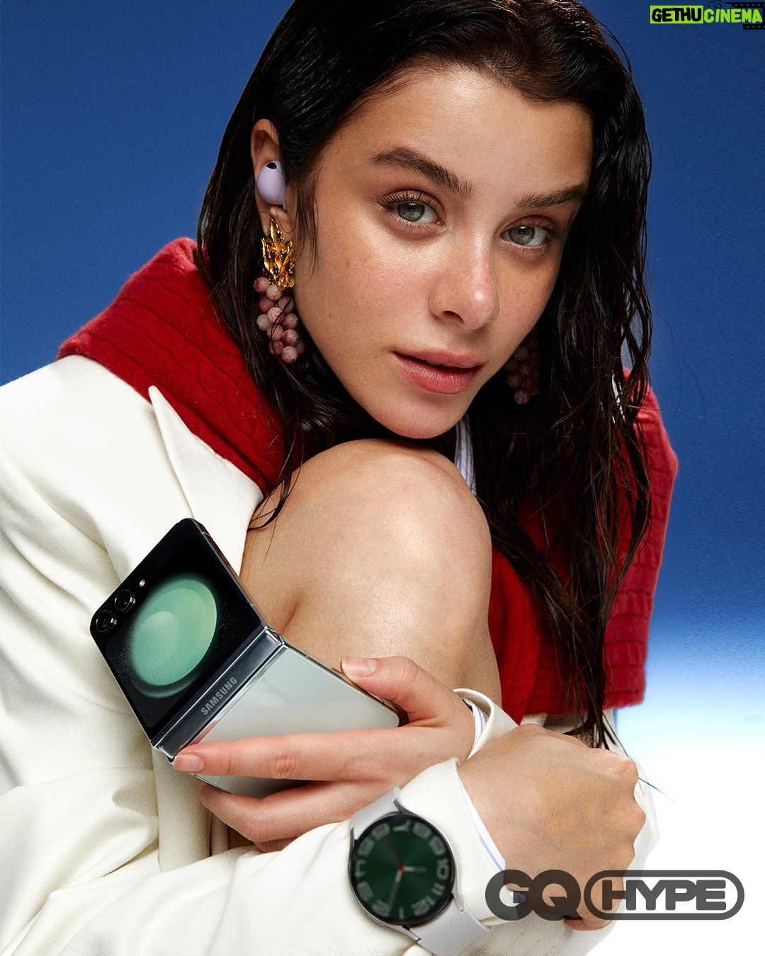 Ilayda Alişan Instagram - GQ Men of the Year 2023 🖤 Sıralamayı bilemem ama emin olduğum bir şey var: #GalaxyZFlip5’li olan her kare çok şık çok tarz. Senin gibisi yok. 💙 #GQMotyxSamsungGalaxy #isbirliği