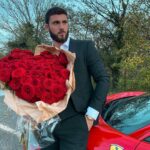 Illan Castronovo Instagram - Elle a laissée les fleurs mais elle est partie avec la Féfé 🤦🏻‍♂️🌹#show #perdudansleshow #love