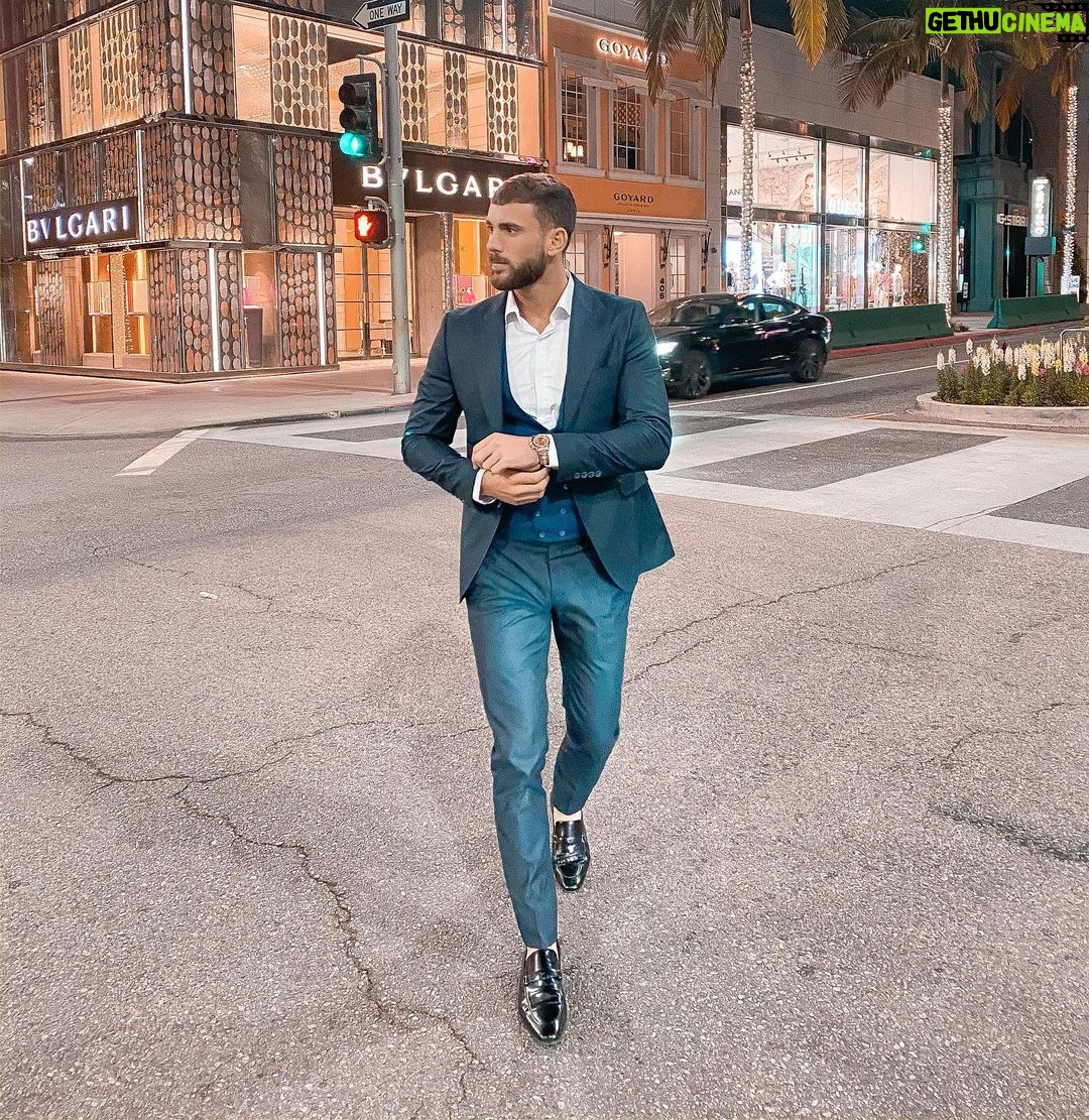Illan Castronovo Instagram - Fais de ta vie un rêve et d’un rêve une réalité ! Bon dimanche les amis 🐺 Bientôt 800K😍 #style #menstyle #losangeles Beverly Hills, California