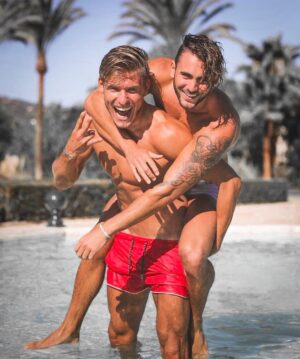Illan Castronovo Instagram - Tu as été plus qu’un ami pour moi un frère toujours de bon conseils ,toujours là quand j’avais besoin de toi , j’ai aussi été là pour toi et je le serais toute ma vie je t’aime du fond du cœur! Tu es peut-être parti mais tu resteras dans mon cœur à tout jamais je t’aime frérot ! @tom_dvy_  #love #brother #forlife