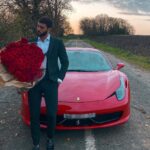 Illan Castronovo Instagram - Elle a laissée les fleurs mais elle est partie avec la Féfé 🤦🏻‍♂️🌹#show #perdudansleshow #love