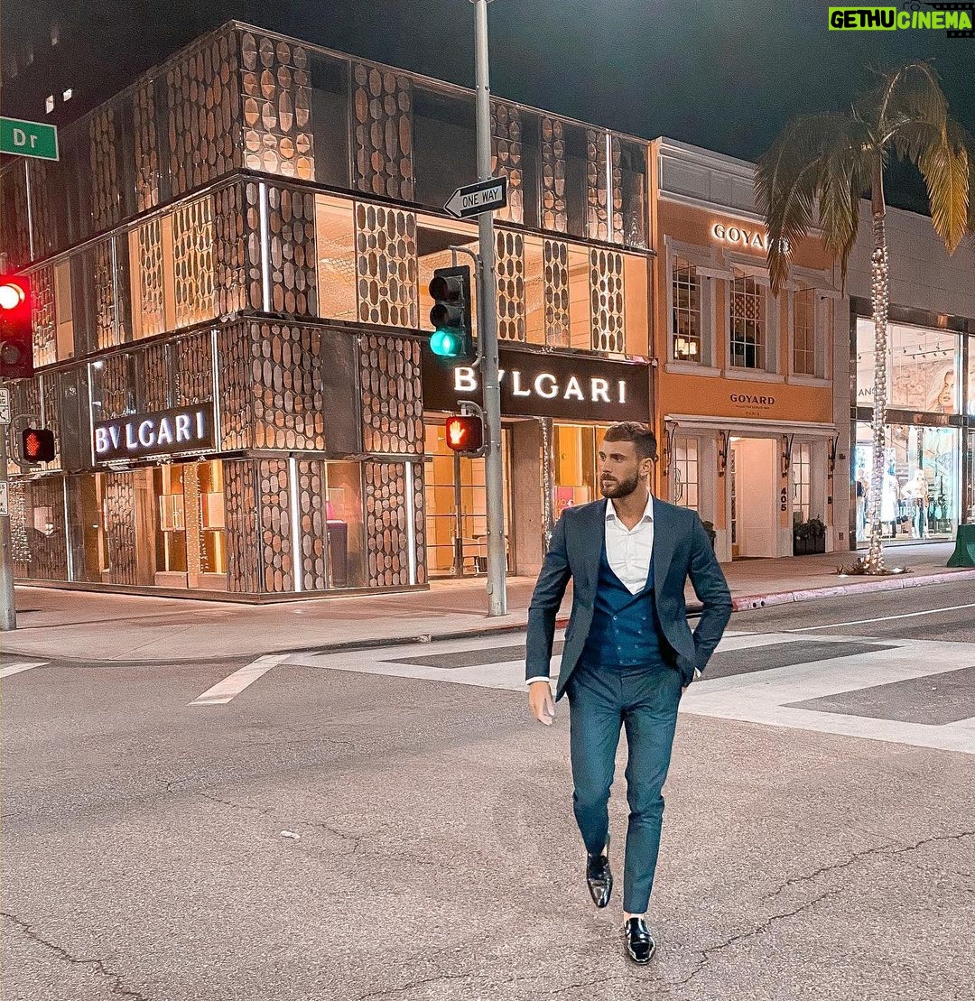 Illan Castronovo Instagram - Fais de ta vie un rêve et d’un rêve une réalité ! Bon dimanche les amis 🐺 Bientôt 800K😍 #style #menstyle #losangeles Beverly Hills, California