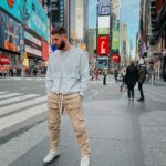 Illan Castronovo Instagram - Le tirage au sort a eu lieu et l’heureuse gagnante est : @prismat51 👏🏼 Du 25 février au 4 mars, vous avez été près de 5 000 participants et je vous en remercie. Time Square New York City
