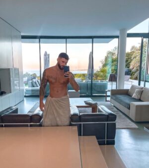 Illan Castronovo Instagram - Bien arrivé à Cannes 🙌🏻
@balagan_riviera_house