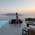 Illan Castronovo Instagram – la vraie vie @charisma_suites #travel Santorini