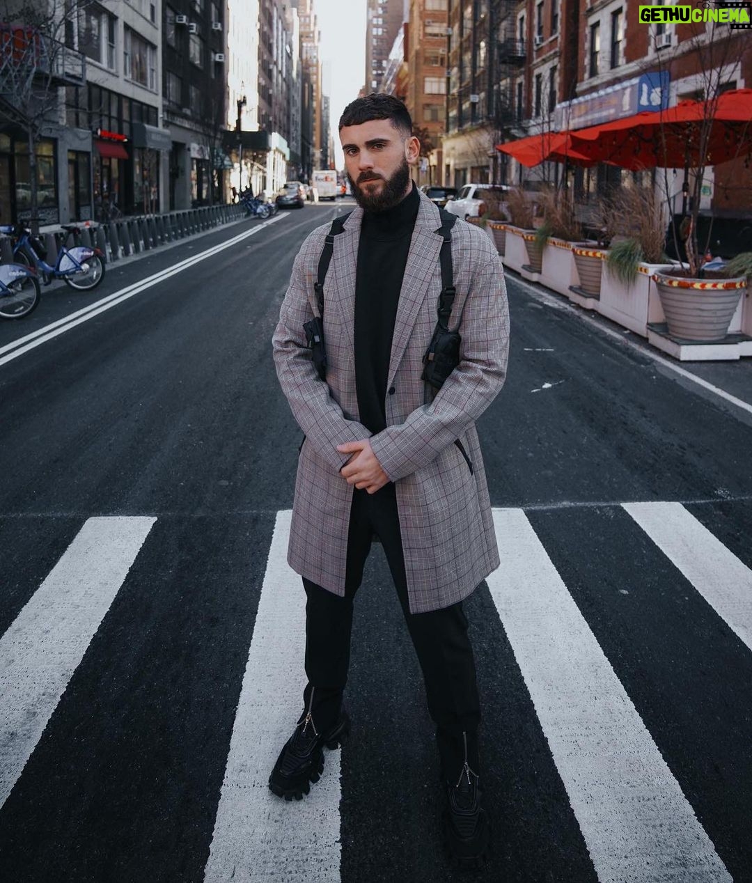 Illan Castronovo Instagram - Outfit 🖤