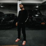 Illan Castronovo Instagram - Il n’y a pas de rencontres au hasard. Chaque personne qu’on croise est un cadeau, un test ou une punition. 🖤 Manhattan Newyork
