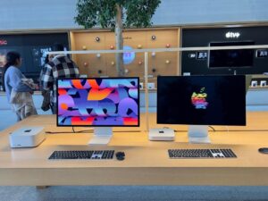 Ilya Tank Shilov Instagram - This is APPLE.