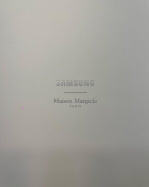 Im Jae-beom Instagram - 가보자고..🌊🌊

#maisonmargiela #samsungzflip