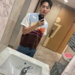 Im Jae-beom Instagram - knit🤨 Out of Place