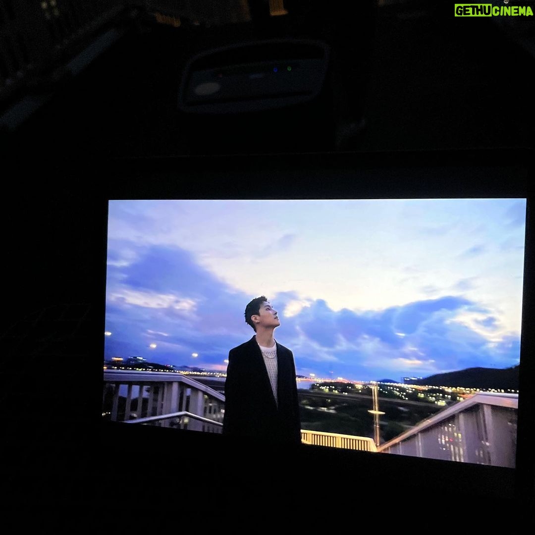 Im Jae-beom Instagram - 2022.10.17 Out of Place